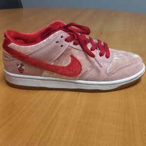 Nike SB Dunk Low StrangeLove Skateboards (Regular Box)